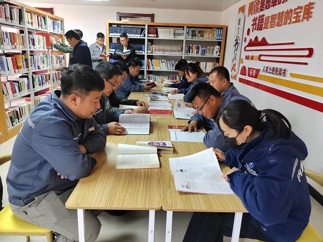 額鹽公司黨委組織開展“感黨恩 聽黨話 跟黨走”—母親湖畔閱經(jīng)典，共筑書香額鹽主題黨日活動