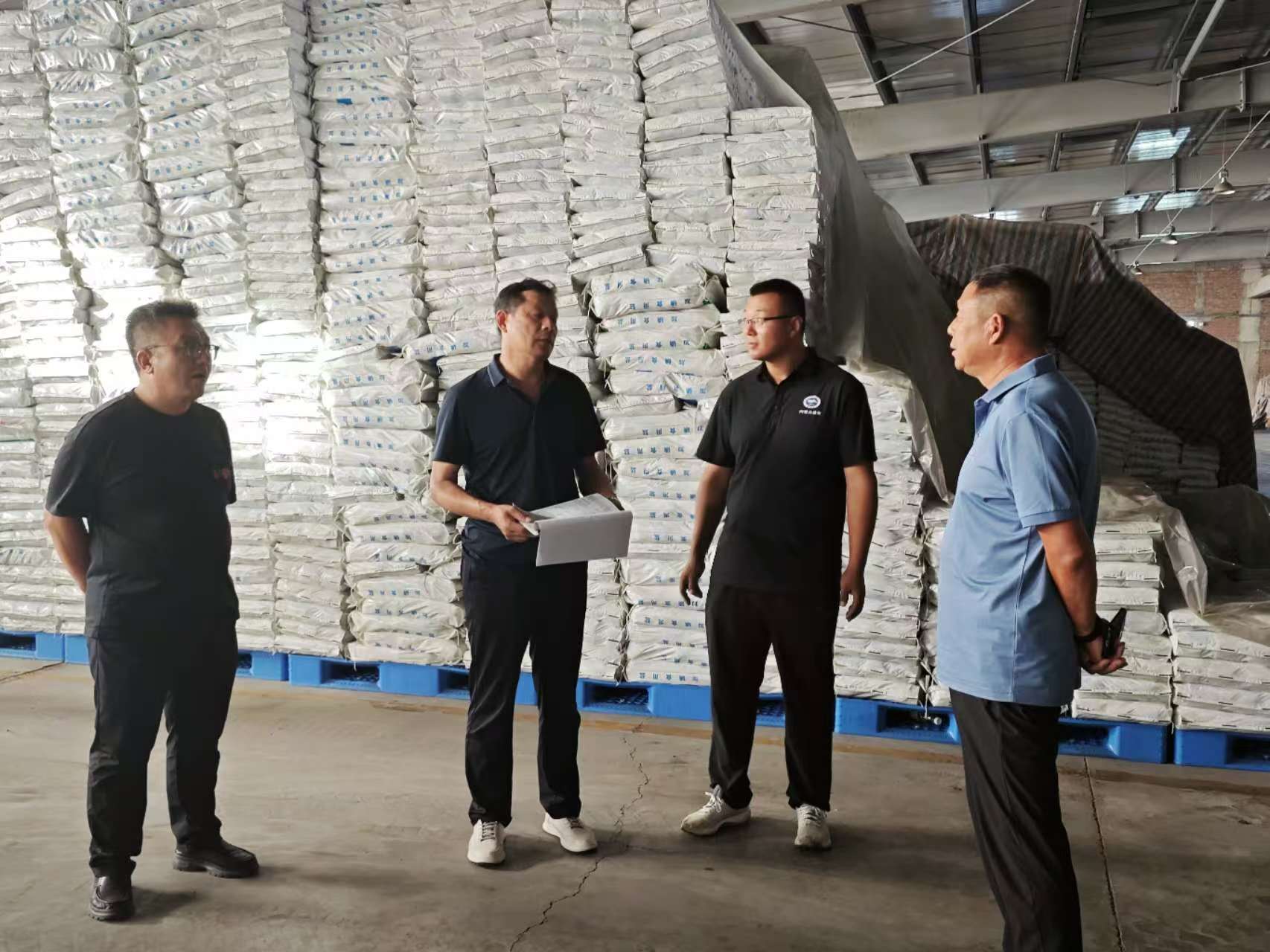 筑牢食鹽安全防線 盟工信局、盟公安、盟市場(chǎng)到額鹽公司 開展聯(lián)合監(jiān)督檢查