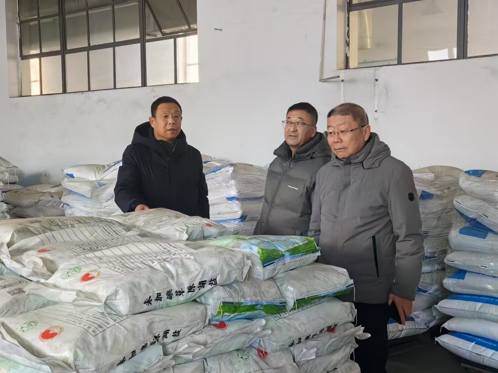 錫盟鹽業(yè)公司、額鹽公司聯(lián)合對(duì)張家口經(jīng)營(yíng)部進(jìn)行市場(chǎng)調(diào)研和年度經(jīng)營(yíng)考核